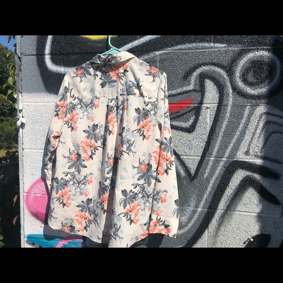 Flower faces button up - Picture 7 of 7